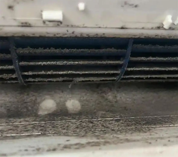 大名空调吹的风有股烧焦味是怎么回事